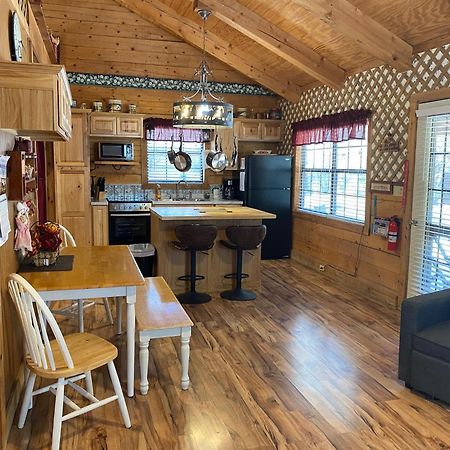 A Peace Of Heaven Cabins And Rv Vanderpool Exteriör bild