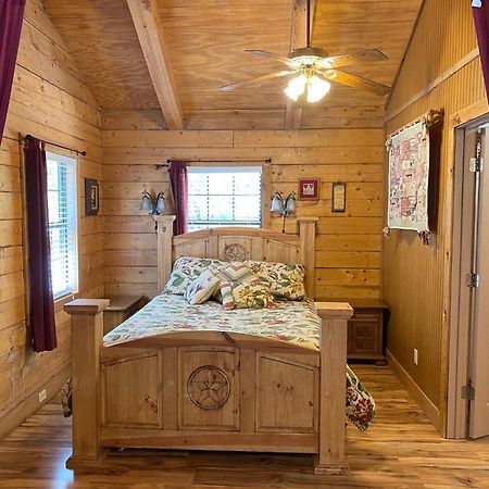 A Peace Of Heaven Cabins And Rv Vanderpool Exteriör bild