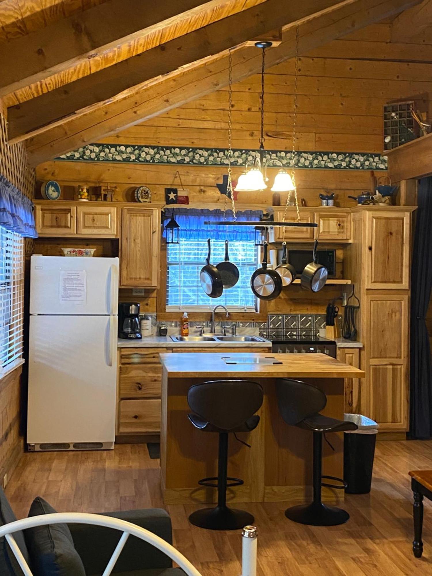A Peace Of Heaven Cabins And Rv Vanderpool Exteriör bild