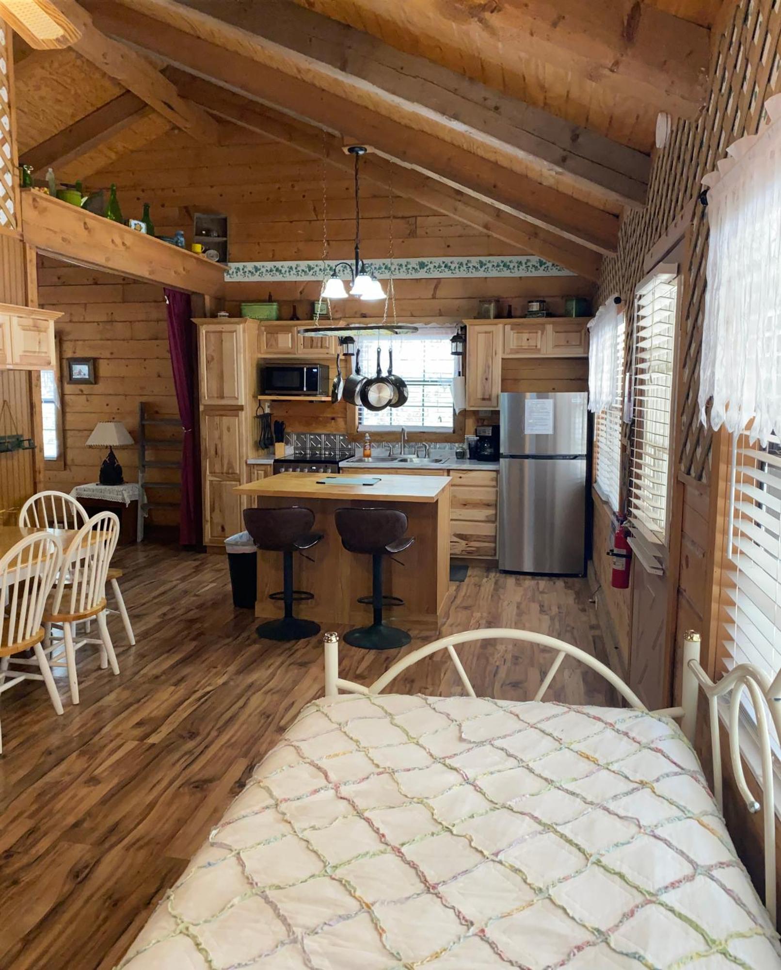 A Peace Of Heaven Cabins And Rv Vanderpool Exteriör bild